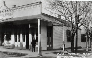 HC151-Beekman-in-front-of-Bank-1900s