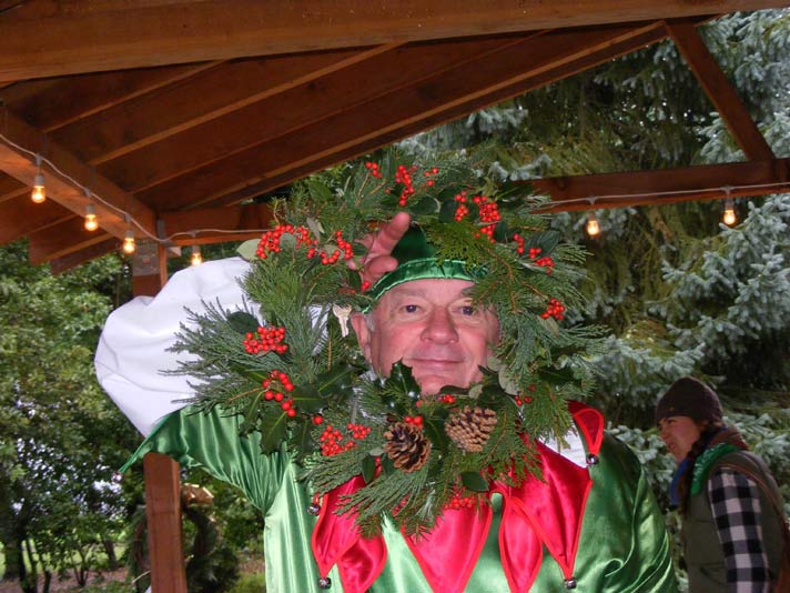 Olaf the Elf wreathing-it!